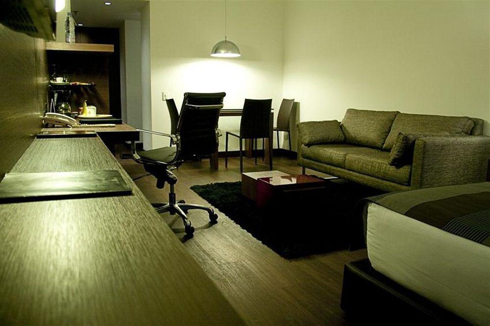 Nh Collection Bogota Andino Royal Hotel Værelse billede A living room in a typical apartment